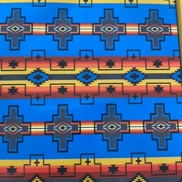 Queen Plush Southwest Design Queen Blanket - Picture 4 of 4